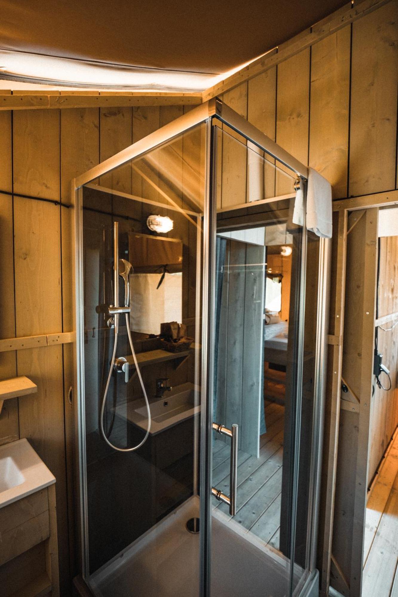 Glamping Le Tegole Hotel Riparbella Bagian luar foto